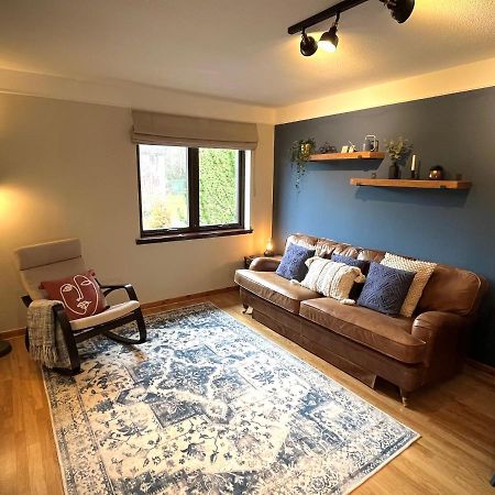 Comfortable, Modern Apartment With Parking. Inverness. エクステリア 写真