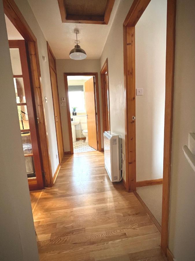 Comfortable, Modern Apartment With Parking. Inverness. エクステリア 写真